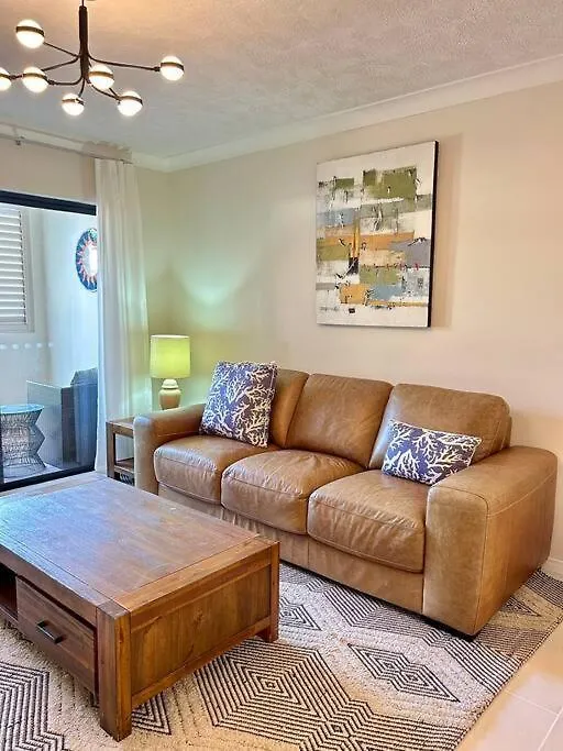 Renovated Beachside 1Br Apartment Gold Coast