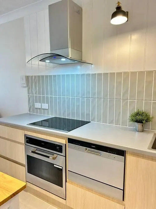 Renovated Beachside 1Br Apartment Gold Coast