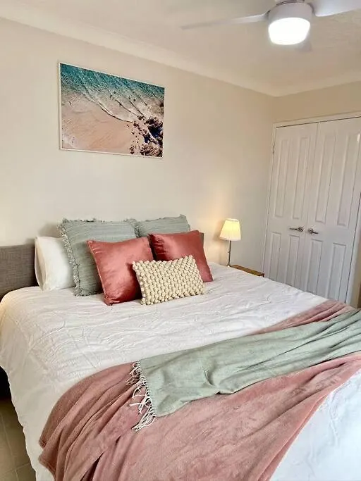 Renovated Beachside 1Br Apartment Gold Coast