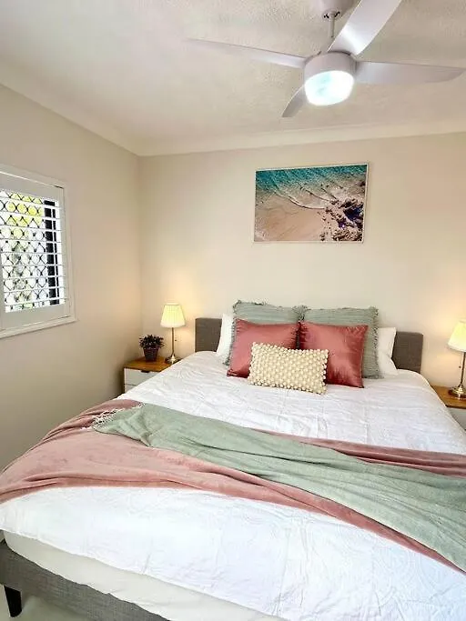 Renovated Beachside 1Br Apartment Gold Coast