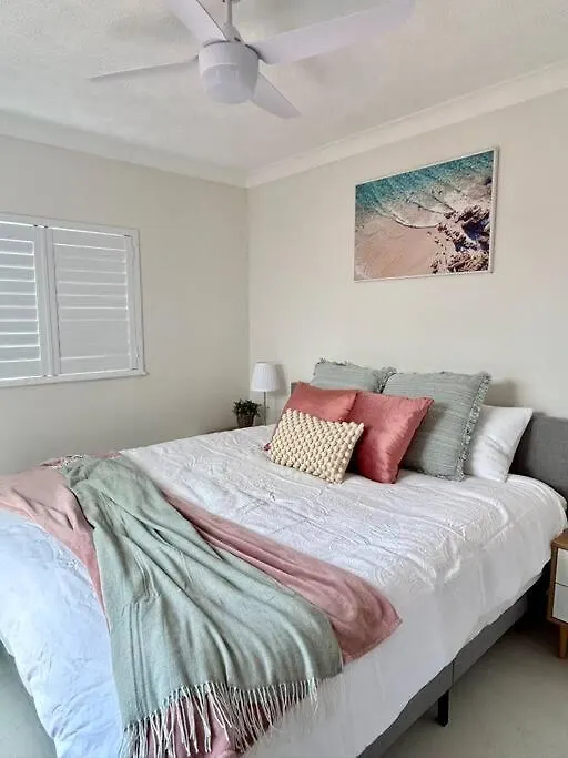 Renovated Beachside 1Br Apartment Gold Coast