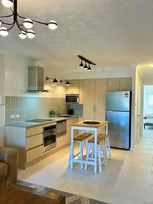 Renovated Beachside 1Br Apartment Gold Coast